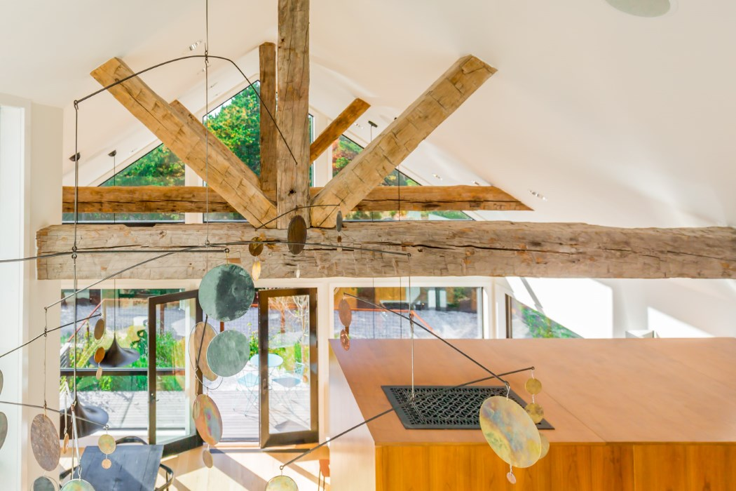 ceiling_with_exposed_beams