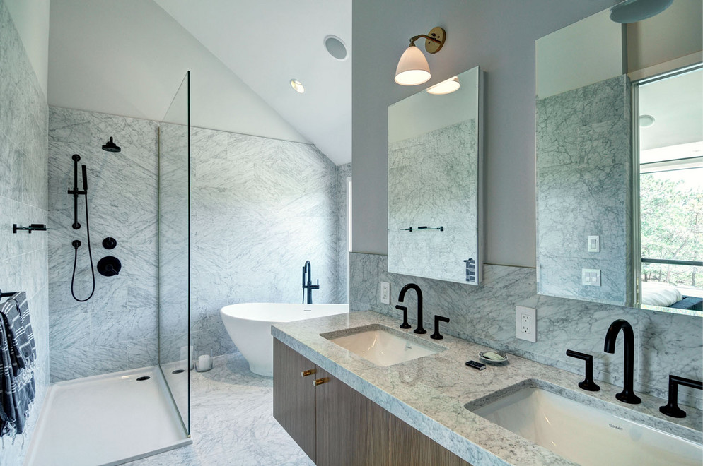 Hamptons bathroom